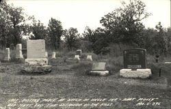 Last Resting Place at Notch of Uncle Ike, Aunt Molly, Old Mike and the Shepherd of the Hills Postcard