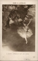 Danseuse Sur Une Scene Postcard