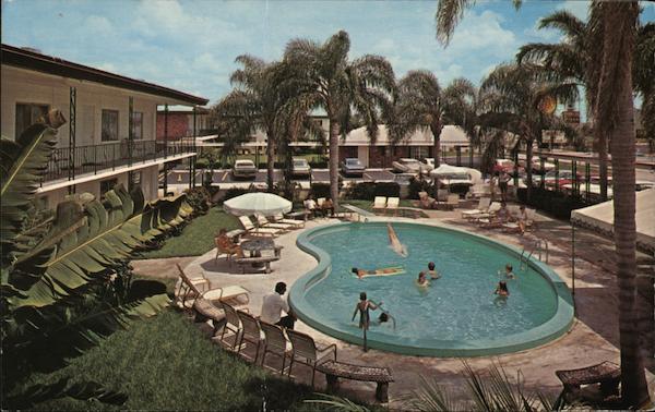 For a delightful vacation Quality Inn Lamp Post Dining Room St. Petersburg Florida