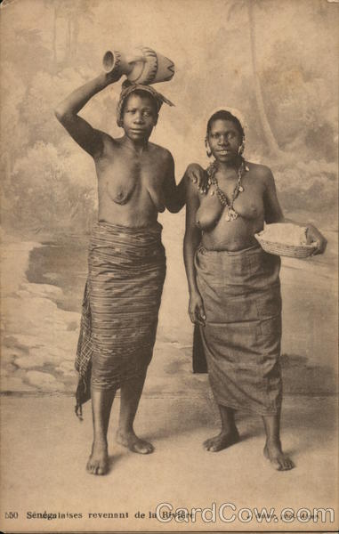 Senegalaises revenant de la riviere (Senegalese returning to the river) Photograph
