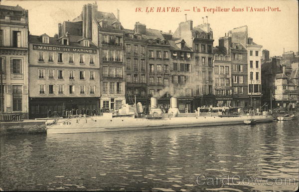 Un Torpilleur dans l'Avant-Port Le Havre France