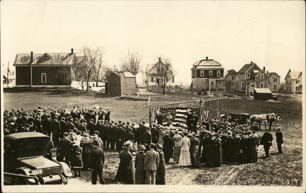 Speech and Crowd in Field