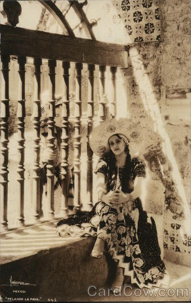 Beautiful Mexican woman Pelando LA Pava (Whisper sweet nothings) Mexico