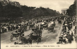 L'Avenue du Bois de Boulogne - Retour des Courses Postcard