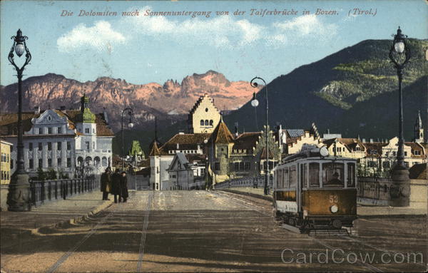 Die Dolomiten nach Sonnenuntergang von der TAlferbrucke in Bozen (Tirol) Bolzano Italy