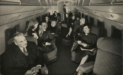 UNITED AIR LINES LUXURIOUS SKYLOUNGE MAINLINER Postcard