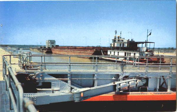 Tennessee River Boat and Barges Riverboats