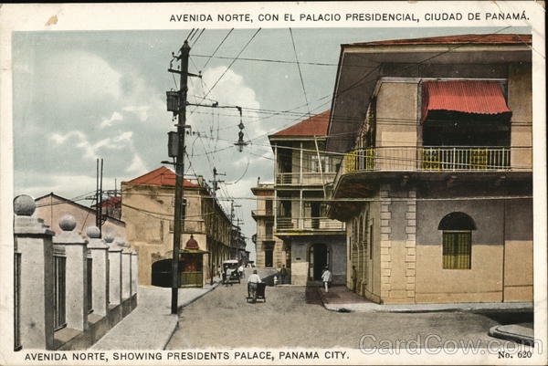 Avenida Norte showing President's Palace Panama City