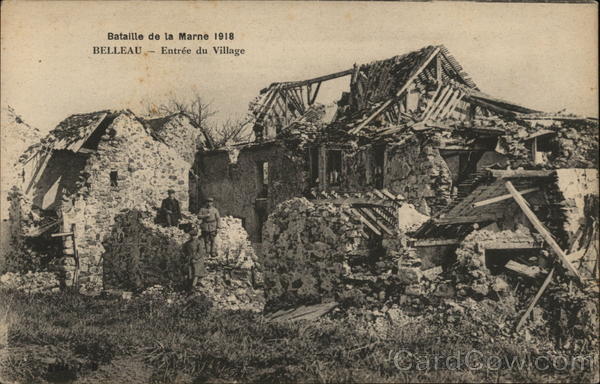 Entree du Village Belleau France