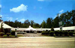 Colonial Motel, Route 60 - 1452 Richmond Road Postcard