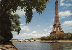 La Tour Eiffel et la Seine Paris France