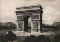L'Arc de Triomphe Postcard