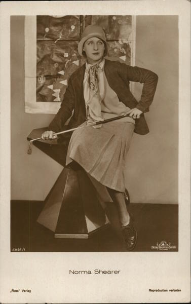 Norma Shearer with Golf Club Actresses