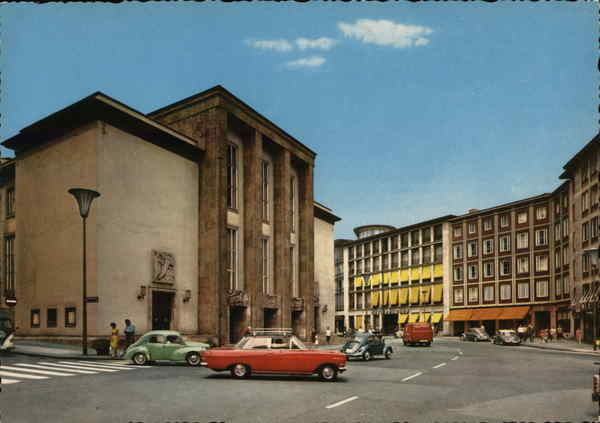 Theaterplatz mit Opernhaus Essen Germany