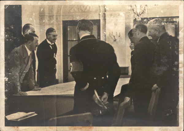 Der Fuehrer und Premierminister Chamberlain (The Fuhrer and Prime Minister Chamberlain) Bad Godesberg