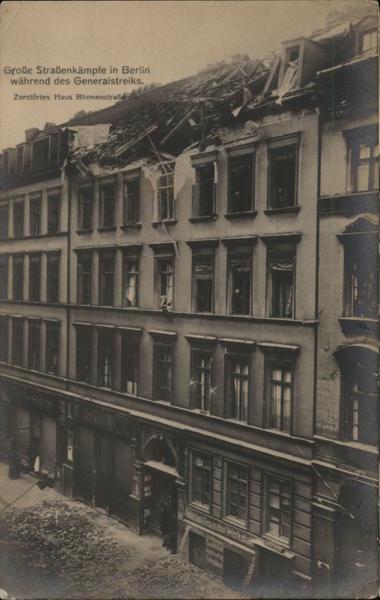 Grosse Strassenkample in Berlin wahrend des Generalstreiks Germany