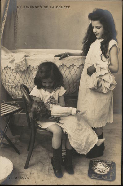 Le Dejeuner de la Poupee Girls