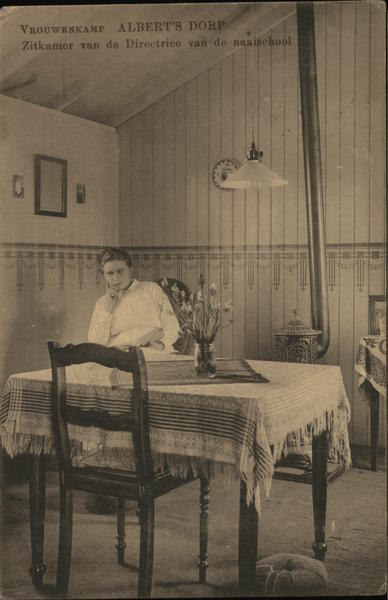 Vrouweskamp Albert's Dorp - Zitkamer van de Directrice van de naaischool