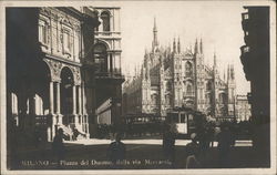 Piazza del Duomo dalla via Mercanti Piazza del Duomo dalla via Mercanti