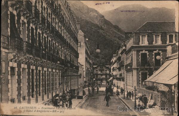 Boulevard Latapie-Flurin, l'Hôtel d'Angleterre Cauterets France