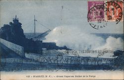 Biarritz - Grisse vague au Rocher de la Vierge Postcard
