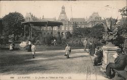 Le Jardin de l'Hotel-de-Ville Postcard