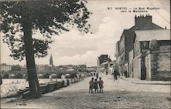 Nantes - Le Qual Magellan vers la Madeleine Postcard