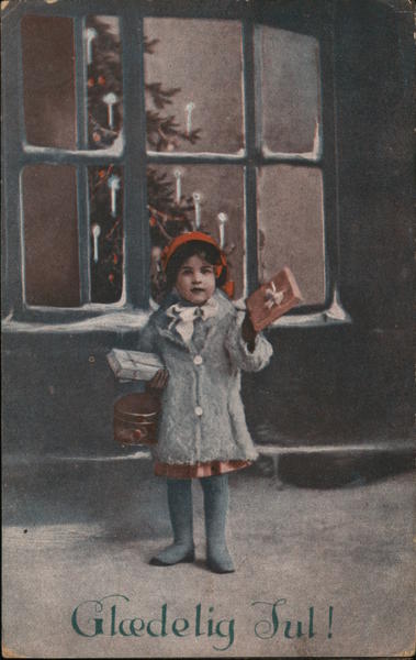 Gleedelig Jul: Child Delivering Presents Children