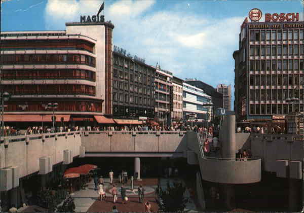 Blick in Bahnhofstrasse Passerelle Hanover Germany