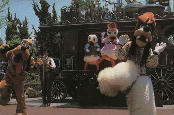 Tokyo Disney Live Characters