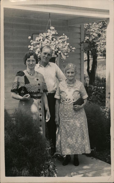 Lavinia Woodworth, Ester (Tex) Sweringer & Mother House of David