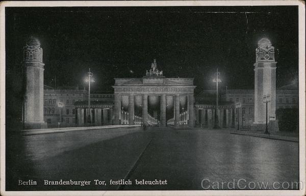 Brandenburger Tor, festlich beleuchtet Berlin Germany