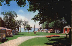 Lakeside Motor Court, 89 Blake St Postcard