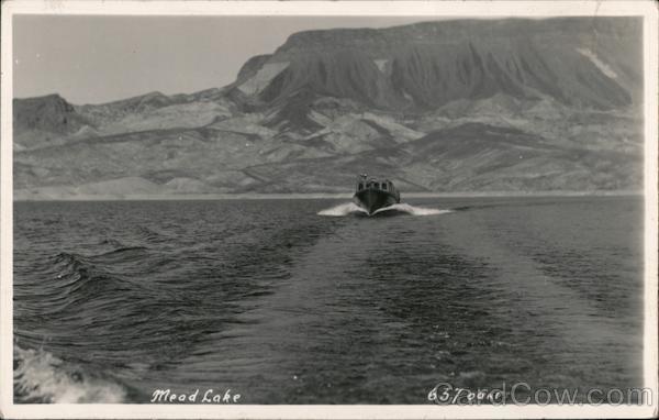 Boating on Mead Lake Nevada