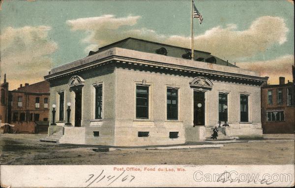 Post Office Fond Du Lac, WI Postcard