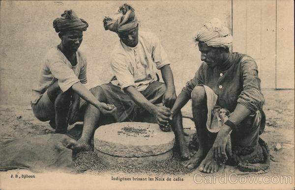 Indigenes brisant les Noix de Cafes