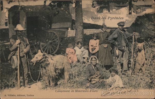 Dans les Pyrenees, Campement de Montreurs d'ours France