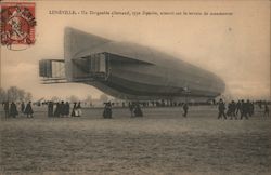 Luneville - Un Dirigeable alemand type Zeppelin Atterrit sur le terrain de manoeuvres Postcard