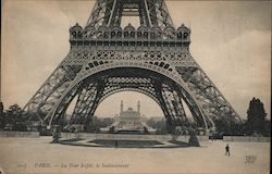 La Tour Eiffel, Le Soubassement Postcard