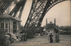 Paris - Base Of Eiffel Tower, Le Trocadero Postcard