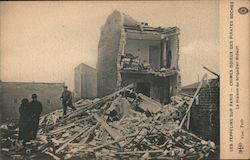 Les Zepplins sur Paris - Crimes Odieux des Pirates Boches Postcard