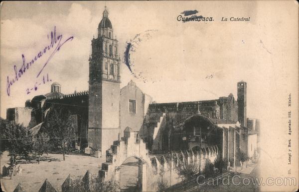 Vista de la Catedral Cuernavaca Mexico