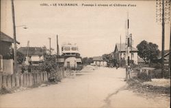 Passage a Niveau et Chateau d'Eau Postcard
