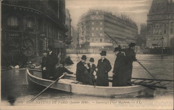 Inundations de Paris (Janvier 1910) Sauvetage Place Mauhert France