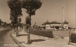 Ryde. Pavilion and bowling greens Postcard