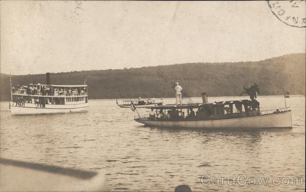 Cruise boats loaded with passengers on lake Boats, Ships
