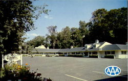Yankee Traveler Motel, Rt. 2 in Town St. Johnsbury, VT Postcard Postcard