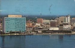 Atlantic Coast Line Railroad Building and new Convention Hall on the banks of St. John's River Postcard