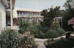 Inner court of Dinner Bell Inn and Motel Postcard