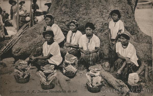 Indias vendoras de sal Guatemala Central America